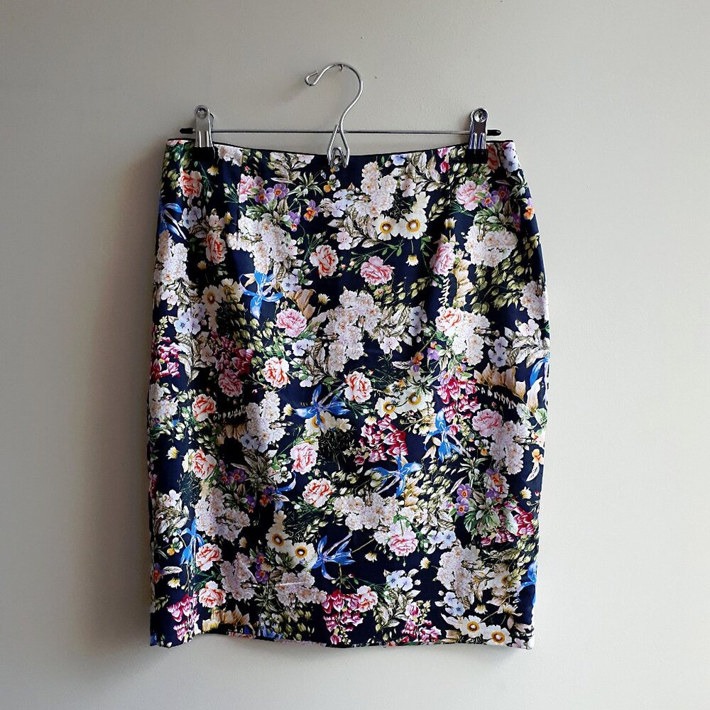 MARIO SERRANI Pencil Skirt with Back Slit in Garden Blossom Floral Print